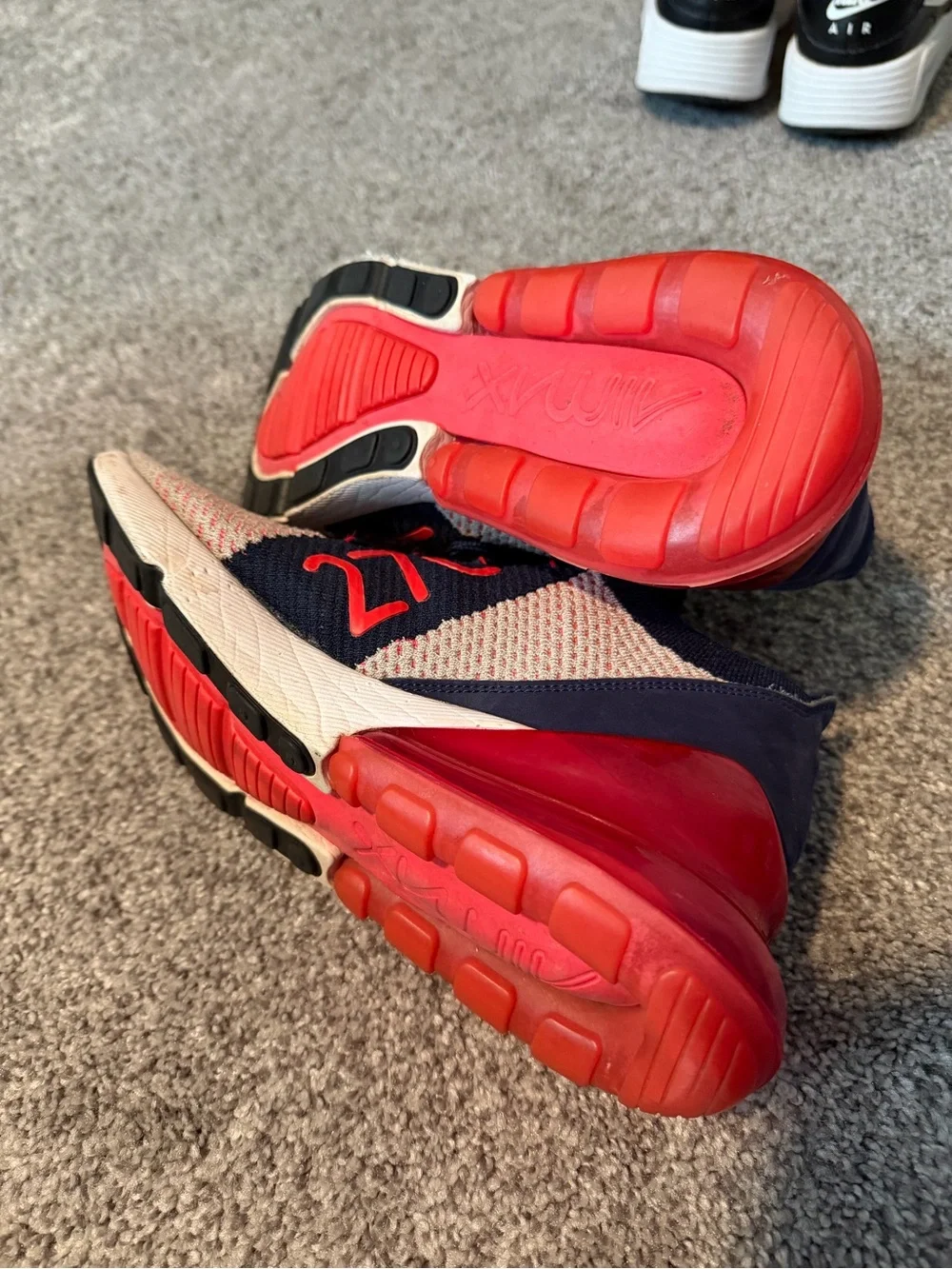 Nike 270s